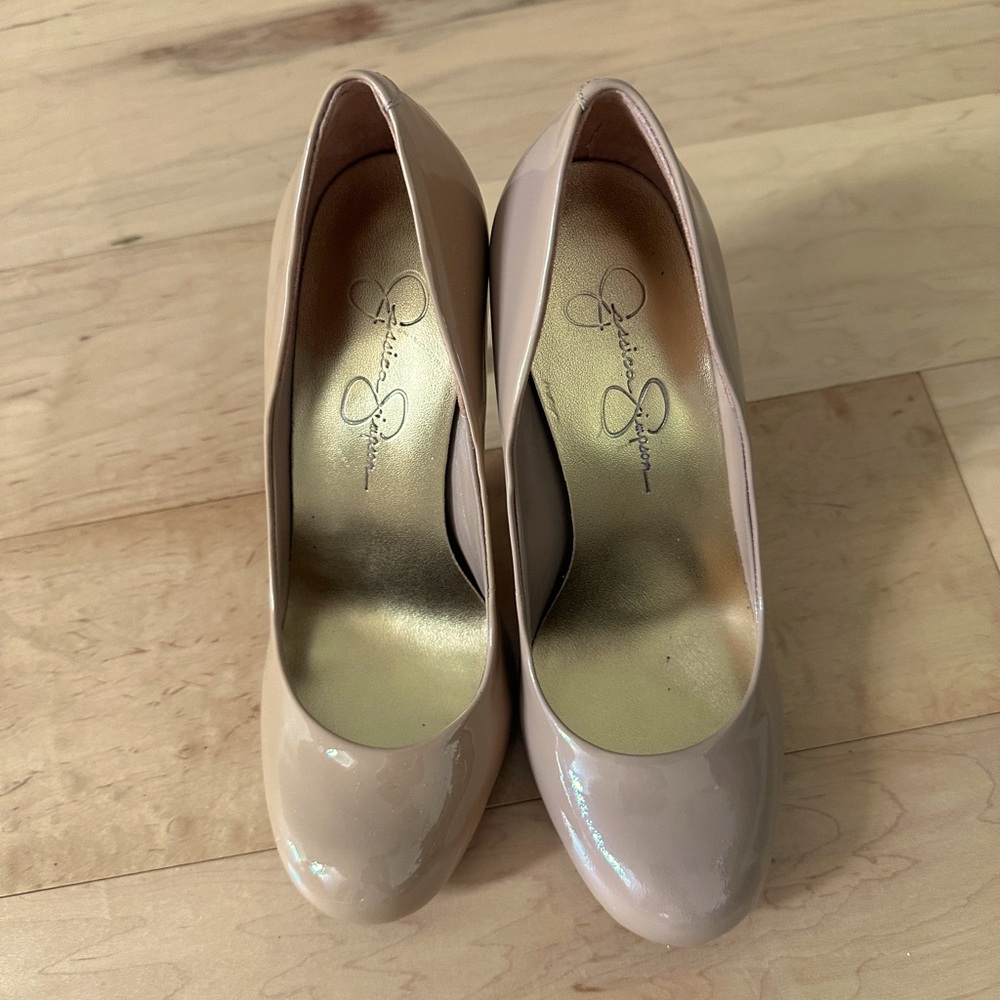 Jessica Simpson Cream Heels Classic Patent Pumps